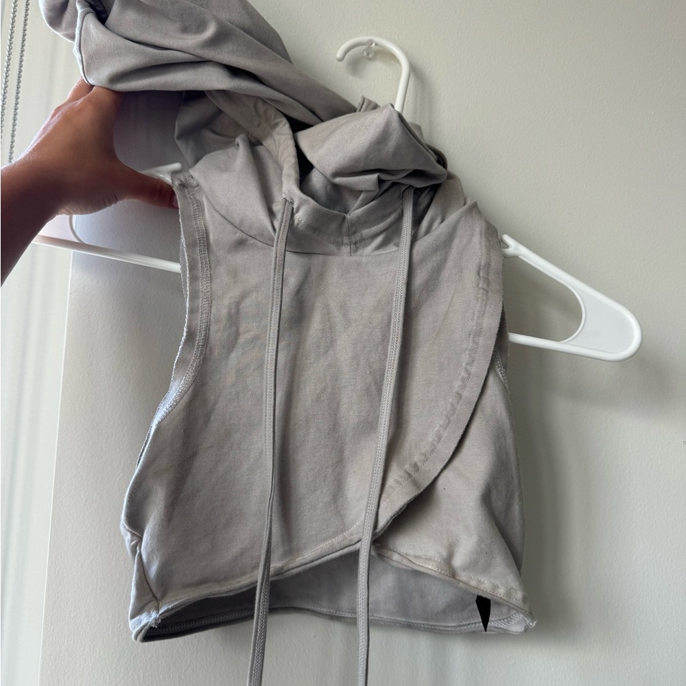 Darker Wavs Hooded Crop Top